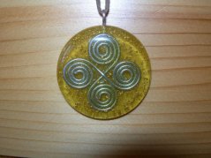 Orgonitový amulet so štvoršpirálou